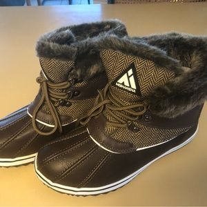 Women’s snow boots made by Mishansha
